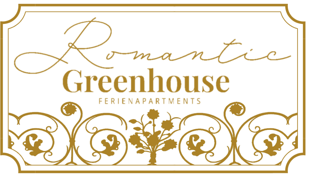 Logo „Romantic Greenhouse Ferienapartments“ in Gold mit floralen Verzierungen.